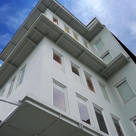 Urooms Senayan Jakarta Exterior photo