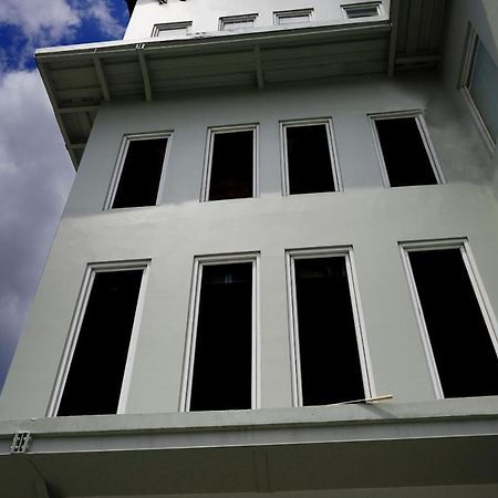 Urooms Senayan Jakarta Exterior photo