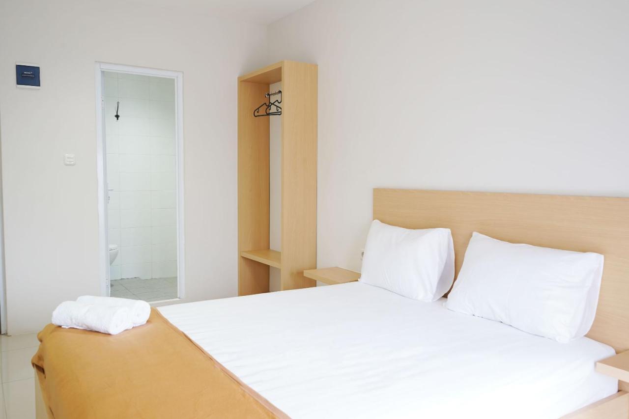 Urooms Senayan Jakarta Exterior photo