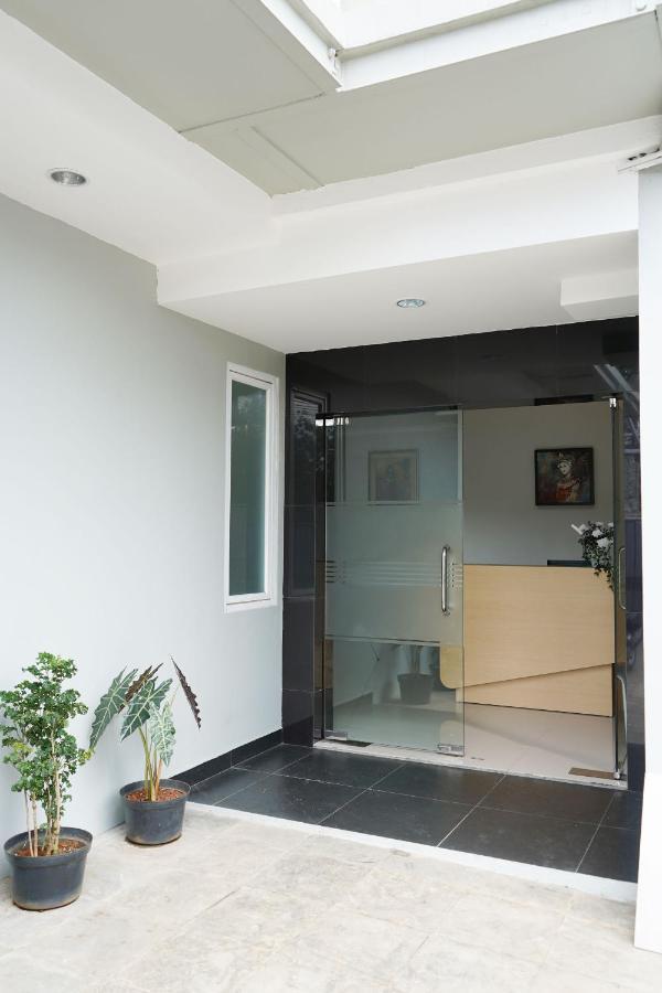 Urooms Senayan Jakarta Exterior photo