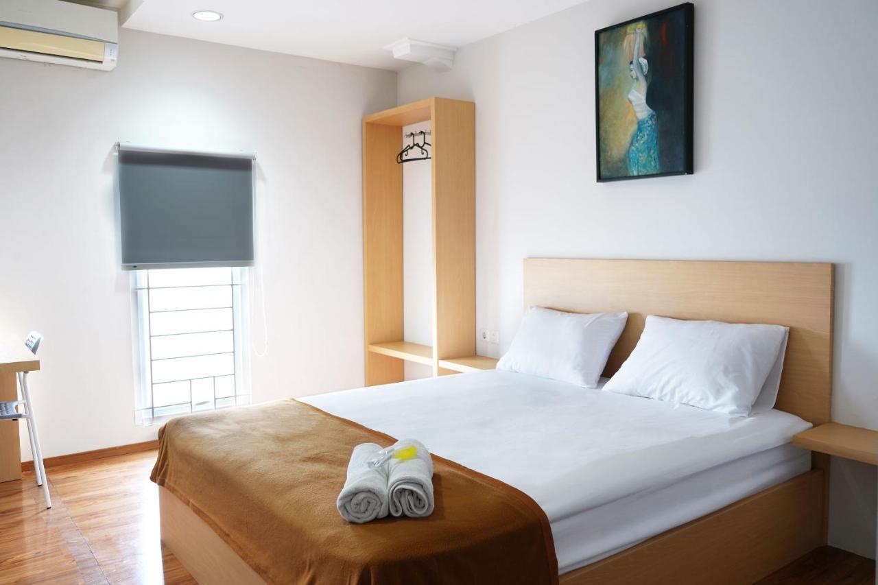 Urooms Senayan Jakarta Exterior photo